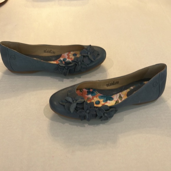 Women’s Born denim blue slip on shoes size 7 - Picture 3 of 6
